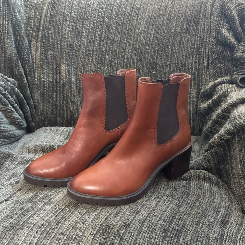 Vince Camuto size 7 ankle boots
